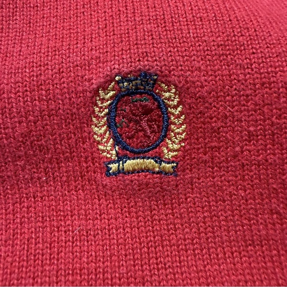 TOMMY HILFIGER EMBROIDERED CREST CREWNECK SWEATER - Picture 12 of 12